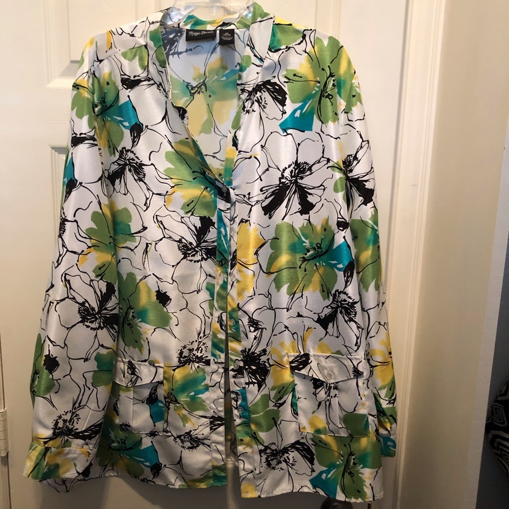 Women’s blouse (3X) and camisole tank top (4X)
